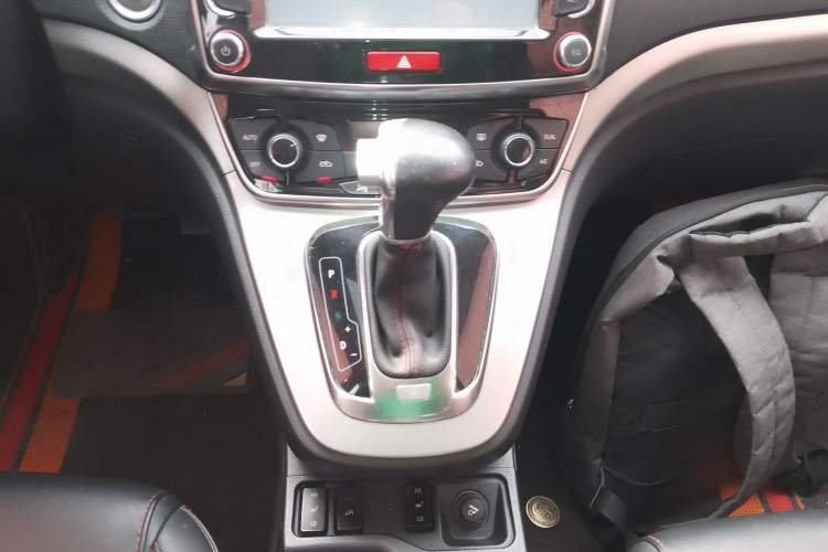 Used Haval H6 2017 Red-Label Sport Edition 1.5T Automatic Two-Wheel Drive Luxury Model Gear Lever