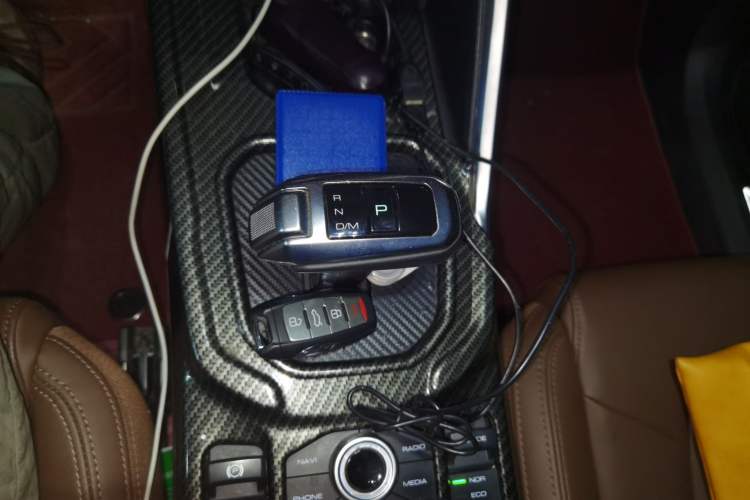 Used Haval H6 2017 Red Label 2.0T Automatic Two-Wheel Drive ZhiShang Model Gear Lever