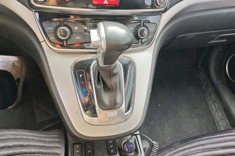 Used Haval H6 2017 Restyled Red-Label Sport Version 1.5T Automatic Two-Wheel Drive Luxury Trim Gear Lever