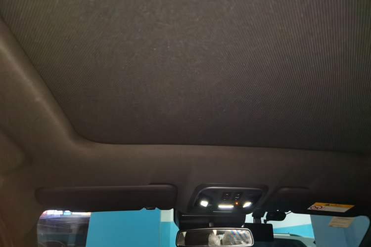 Used Haval H6 2017 Red Label 2.0T Automatic Two-Wheel Drive ZhiShang Model Headliner