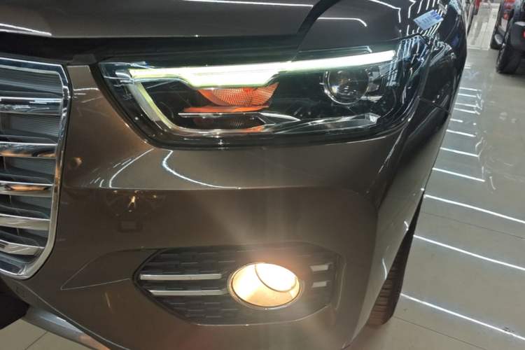 Used Haval H6 2017 Red Label 2.0T Automatic Two-Wheel Drive ZhiShang Model Left Front Headlight