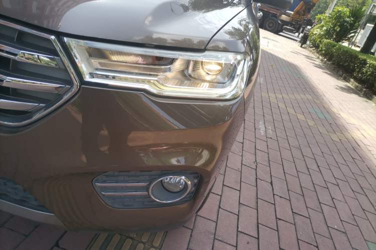 Used Haval H6 2017 Blue Label 2.0T Automatic Two-Wheel Drive Smart Edition Left Front Headlight
