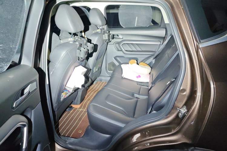 Used Haval H6 2017 Red Label 2.0T Automatic Two-Wheel Drive ZhiShang Model Left Rear Seat