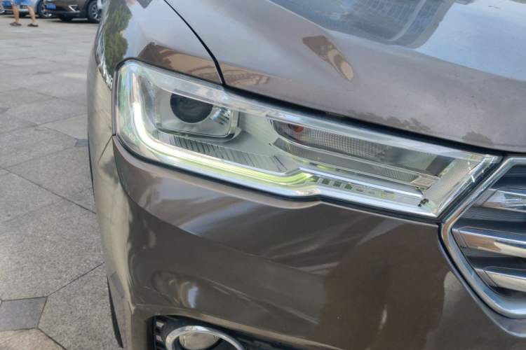 Used Haval H6 2017 Blue Label 1.3T Automatic Two-Wheel Drive ZhiShang Model Right Front Headlight