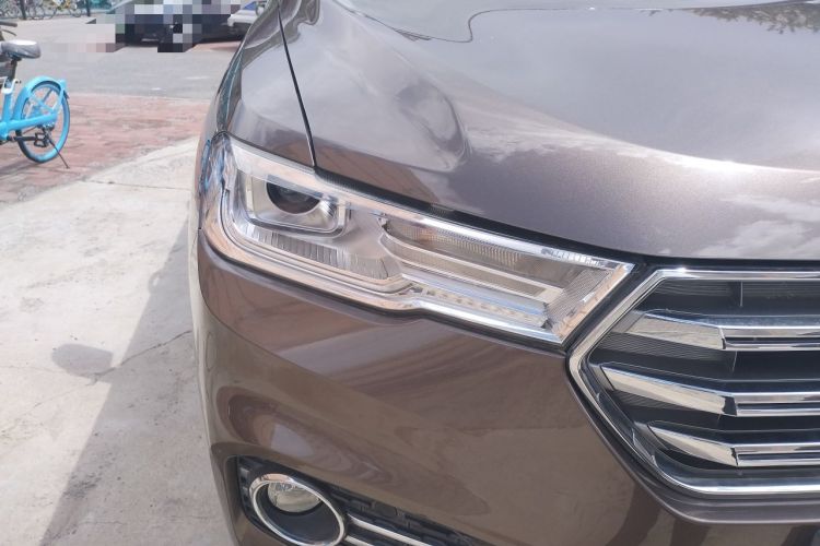 Used Haval H6 2017 Blue Label 1.5T Automatic Two-Wheel Drive ZhiShang Model Right Front Headlight