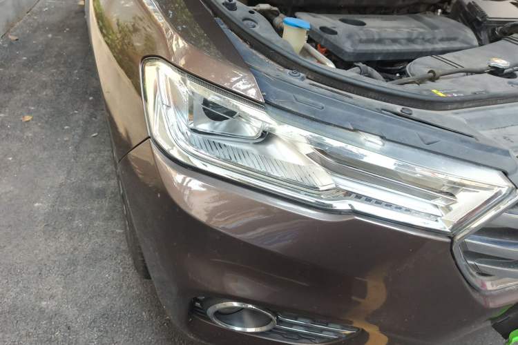 Used Haval H6 2017 Blue Label 2.0T Automatic Two-Wheel Drive Smart Edition Right Front Headlight
