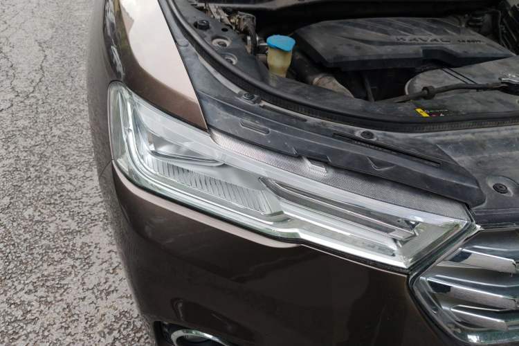 Used Haval H6 2017 Blue Label 1.5T Automatic Two-Wheel Drive ZhiShang Model Right Front Headlight