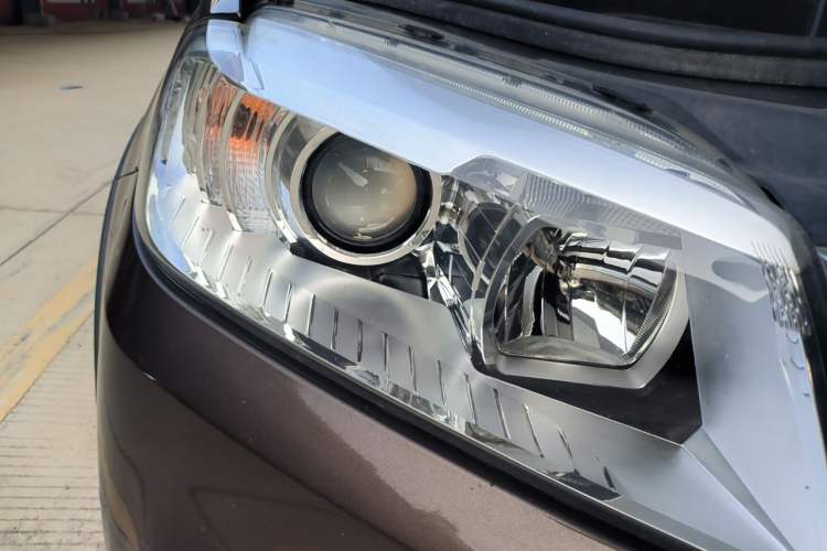 Used Haval H6 2017 Red-Label Sport Edition 1.5T Automatic Two-Wheel Drive Luxury Model Right Front Headlight