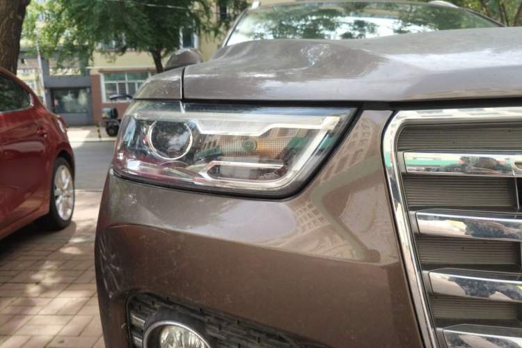 Used Haval H6 2017 Red Label 2.0T Automatic Two-Wheel Drive ZhiShang Model Right Front Headlight