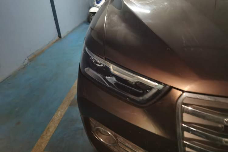 Used Haval H6 2017 Red Label 2.0T Automatic Two-Wheel Drive ZhiShang Model Right Front Headlight