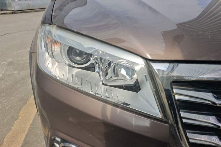 Used Haval H6 2017 Restyled Red-Label Sport Version 1.5T Automatic Two-Wheel Drive Luxury Trim Right Front Headlight