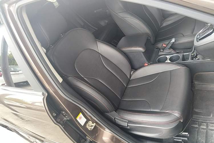 Used Haval H6 2017 Red-Label Sport Edition 1.5T Automatic Two-Wheel Drive Luxury Model Right Front Seat