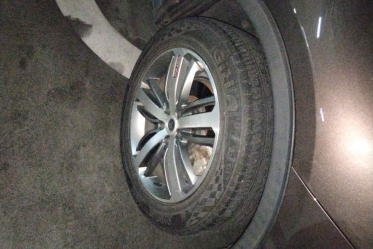 Used Haval H6 2017 Red Label 2.0T Automatic Two-Wheel Drive ZhiShang Model Right Front Wheel Hub