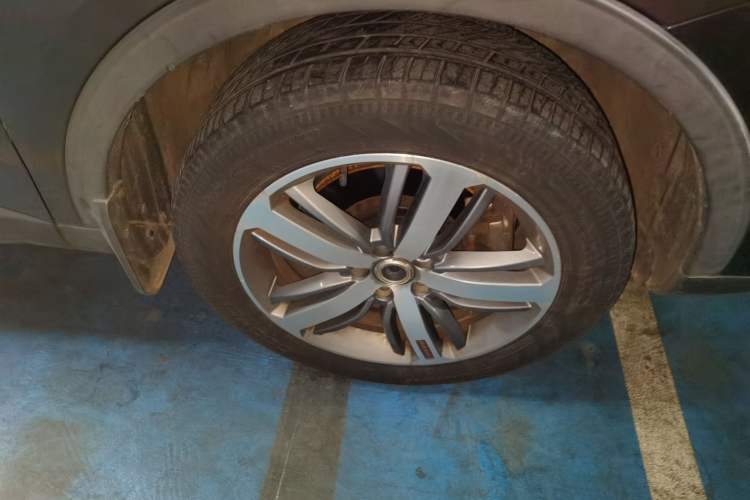 Used Haval H6 2017 Red Label 2.0T Automatic Two-Wheel Drive ZhiShang Model Right Front Wheel Hub