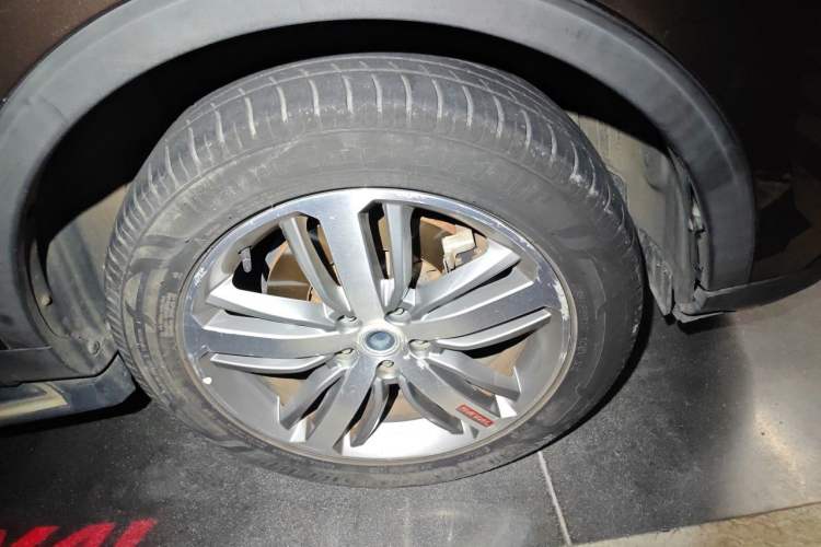 Used Haval H6 2017 Red Label 2.0T Automatic Two-Wheel Drive ZhiShang Model Right Front Wheel Hub