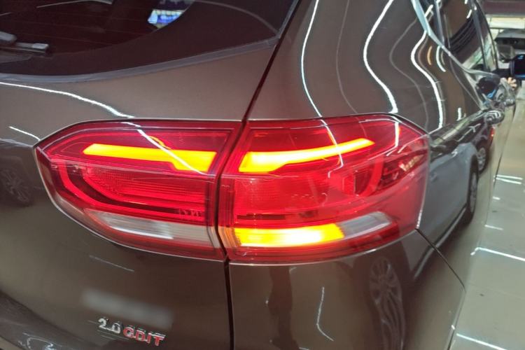 Used Haval H6 2017 Red Label 2.0T Automatic Two-Wheel Drive ZhiShang Model Right Rear Taillight
