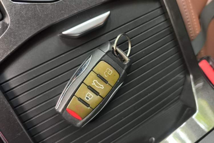 Used Haval H6 2017 Blue Label 1.5T Automatic Two-Wheel Drive ZhiShang Model Vehicle Key