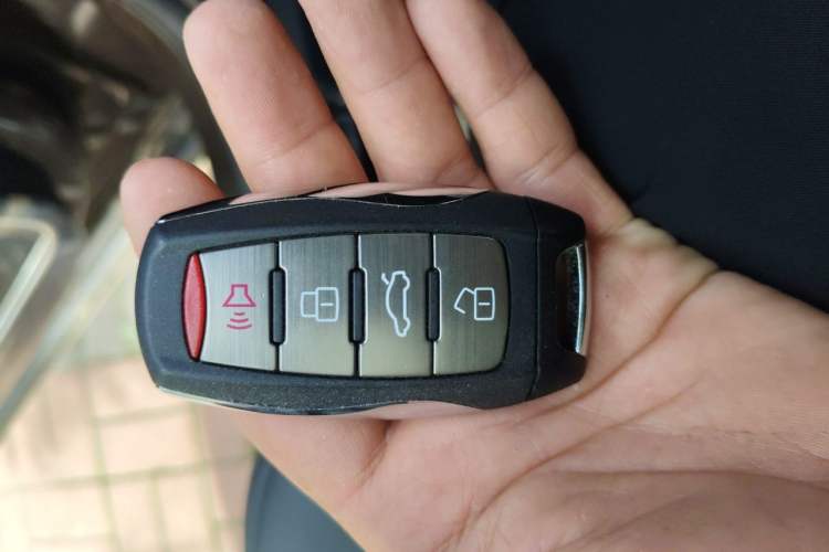 Used Haval H6 2017 Red Label 2.0T Automatic Two-Wheel Drive ZhiShang Model Vehicle Key