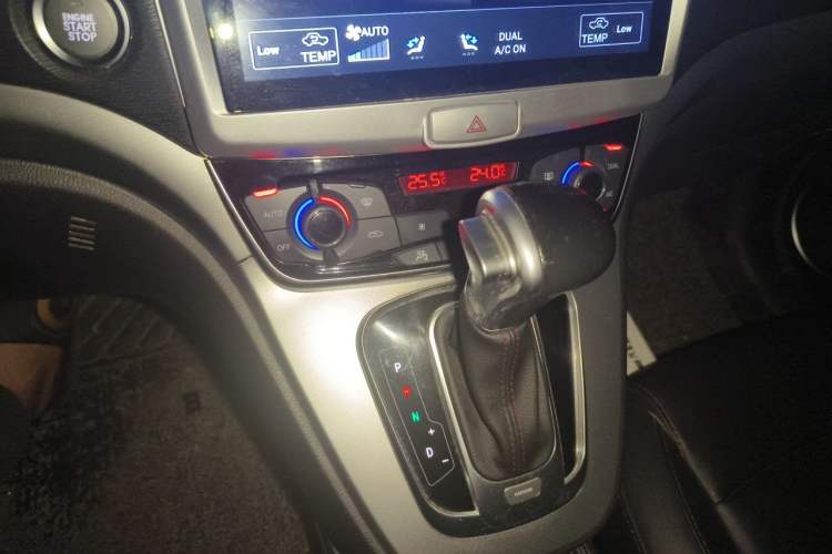 Used Haval H6 2017 Revised Blue-Label Sport Version 1.5T Automatic Two-Wheel Drive Luxury Trim Gear Lever