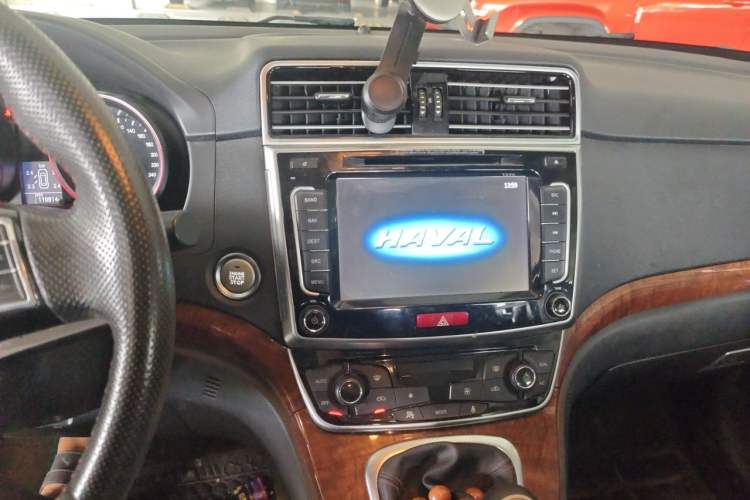 Used Haval H6 2017 Red-Label Sport Edition 1.5T Manual Two-Wheel Drive Elite Model Audio And AC Panel