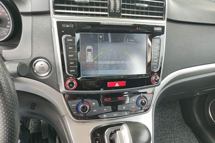 Used Haval H6 2017 Red-Label Sport Edition 1.5T Automatic Two-Wheel Drive Luxury Model Audio And AC Panel