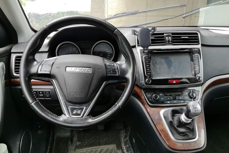 Used Haval H6 2017 Red-Label Sport Edition 1.5T Manual Two-Wheel Drive Elite Model Center Console