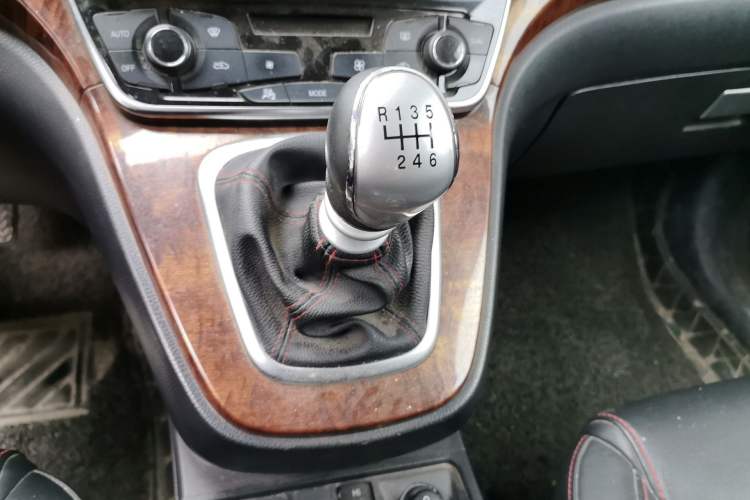 Used Haval H6 2017 Red-Label Sport Edition 1.5T Manual Two-Wheel Drive Elite Model Gear Lever