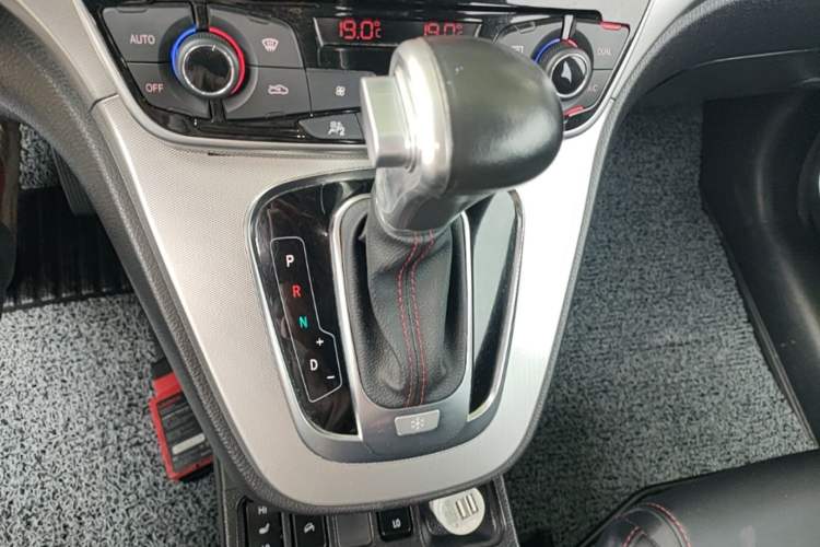 Used Haval H6 2017 Red-Label Sport Edition 1.5T Automatic Two-Wheel Drive Luxury Model Gear Lever