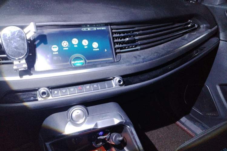 Used Haval H6 2017 Red Label 2.0T Automatic Two-Wheel Drive ZhiShang Model Audio And AC Panel