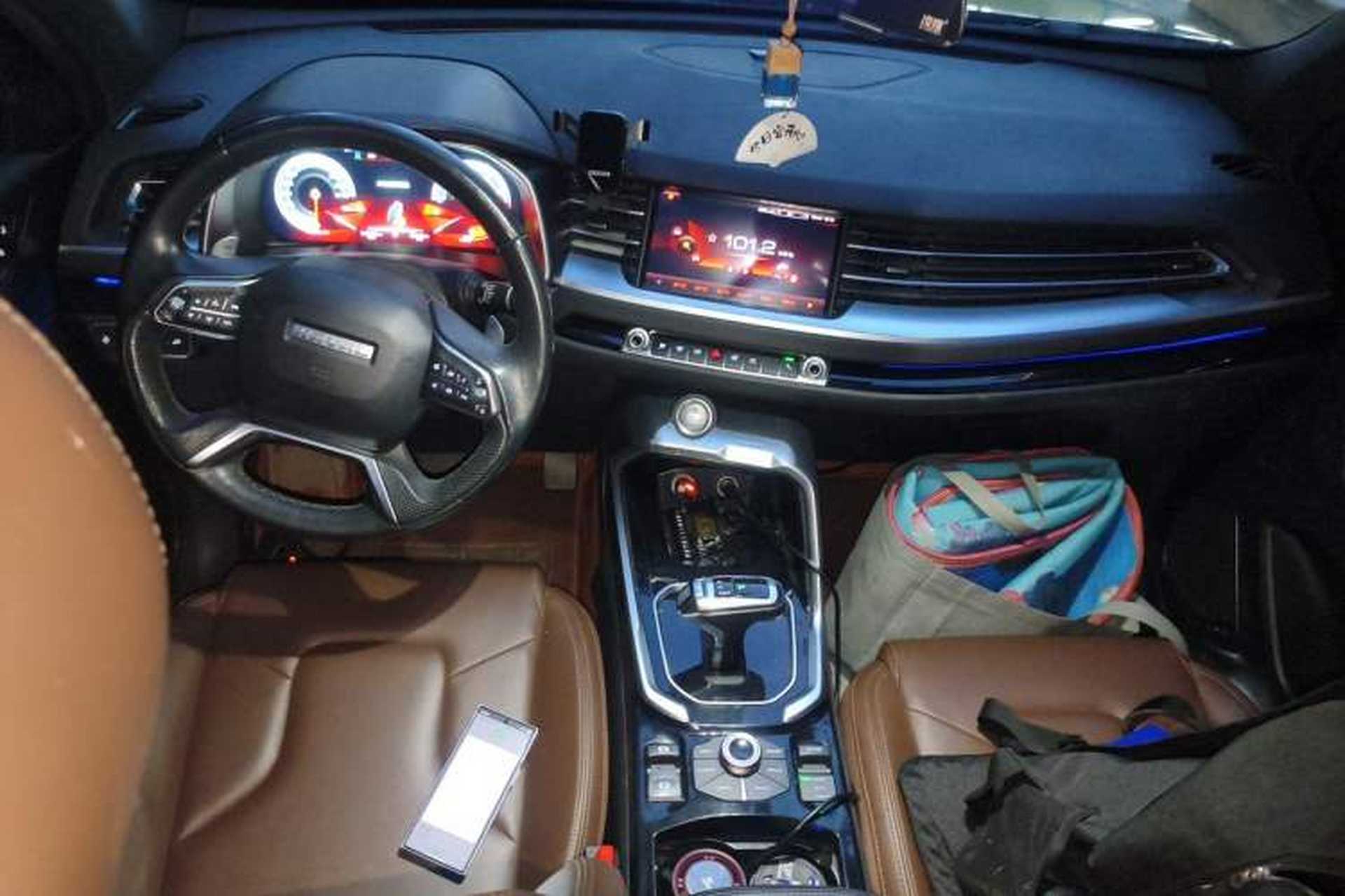 Used Haval H6 2017 Blue Label 2.0T Automatic Two-Wheel Drive Leading Model Center Console