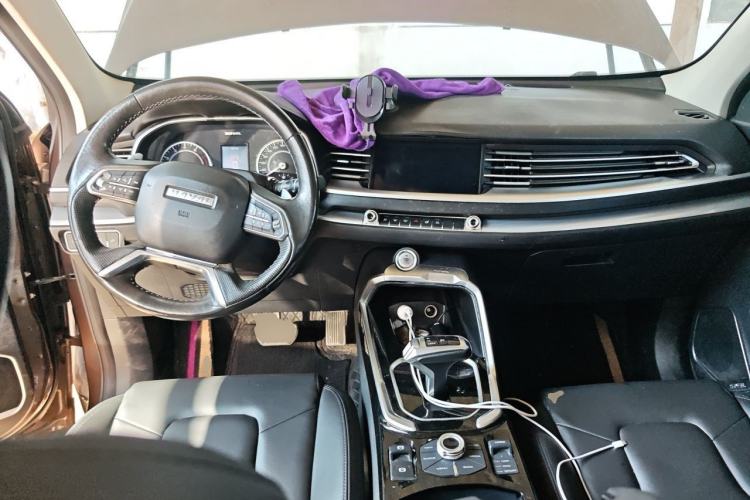 Used Haval H6 2017 Red Label 2.0T Automatic Two-Wheel Drive ZhiShang Model Center Console
