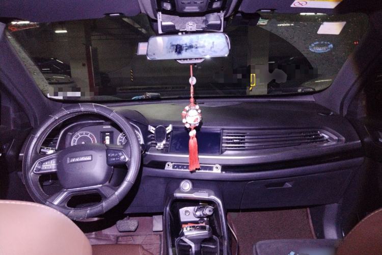 Used Haval H6 2017 Red Label 2.0T Automatic Two-Wheel Drive ZhiShang Model Center Console