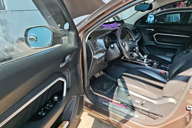 Used Haval H6 2017 Red Label 2.0T Automatic Two-Wheel Drive ZhiShang Model Driver Seat