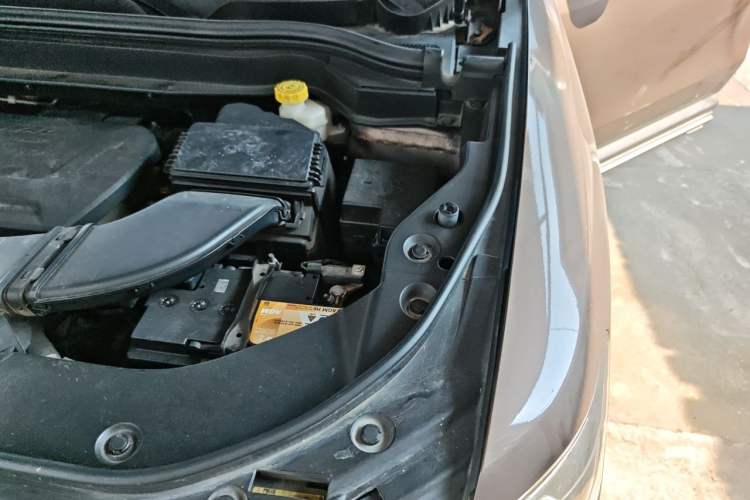 Used Haval H6 2017 Red Label 2.0T Automatic Two-Wheel Drive ZhiShang Model Engine Bay Left