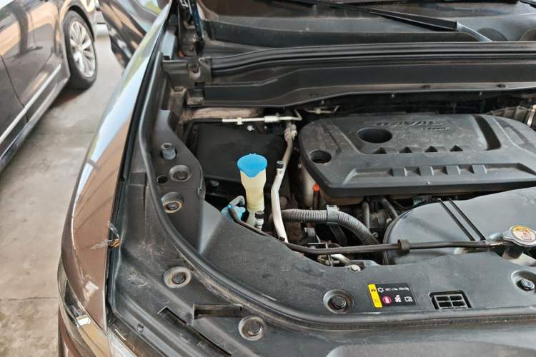 Used Haval H6 2017 Red Label 2.0T Automatic Two-Wheel Drive ZhiShang Model Engine Bay Right