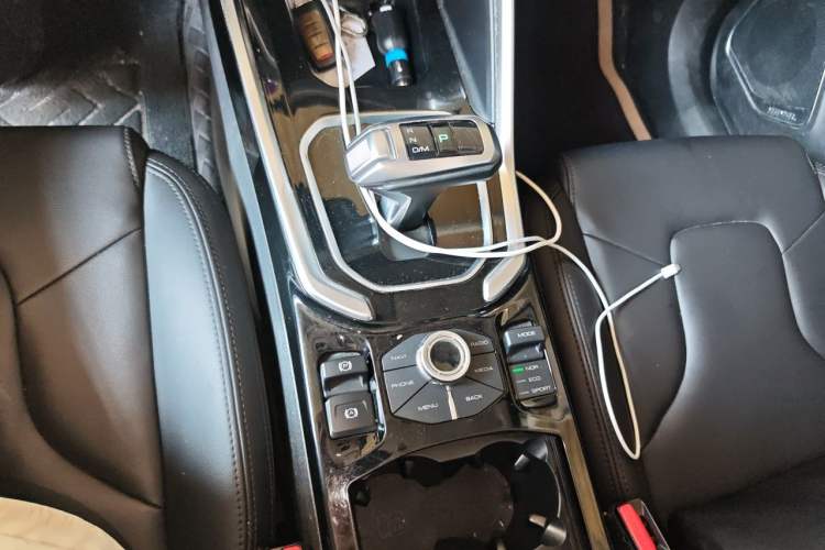 Used Haval H6 2017 Red Label 2.0T Automatic Two-Wheel Drive ZhiShang Model Gear Lever