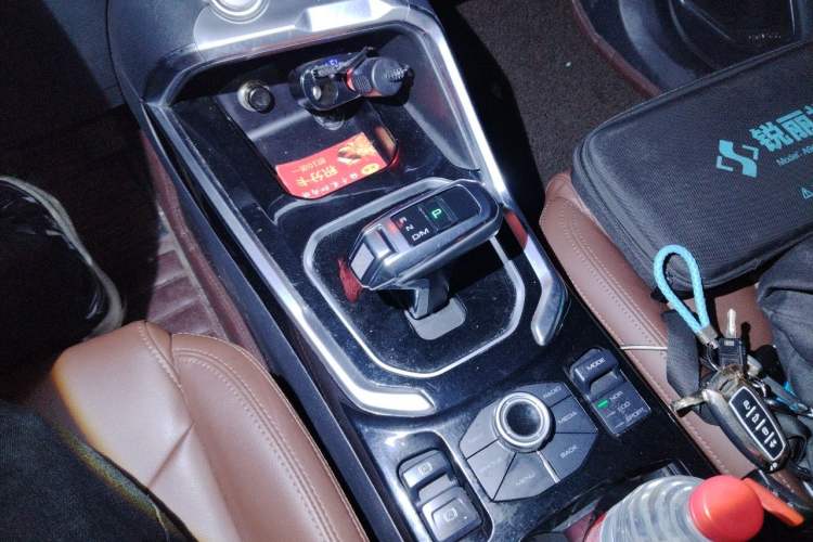 Used Haval H6 2017 Red Label 2.0T Automatic Two-Wheel Drive ZhiShang Model Gear Lever