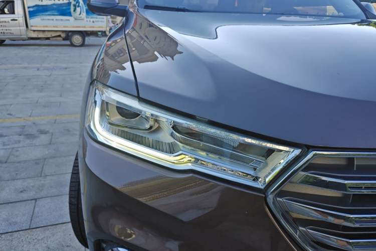 Used Haval H6 2017 Blue Label 2.0T Automatic Two-Wheel Drive Smart Edition Right Front Headlight