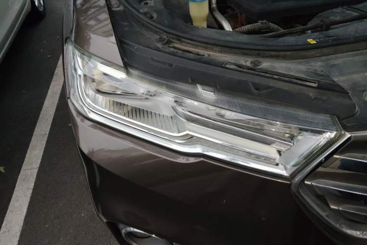Used Haval H6 2017 Blue Label 2.0T Automatic Two-Wheel Drive Smart Edition Right Front Headlight
