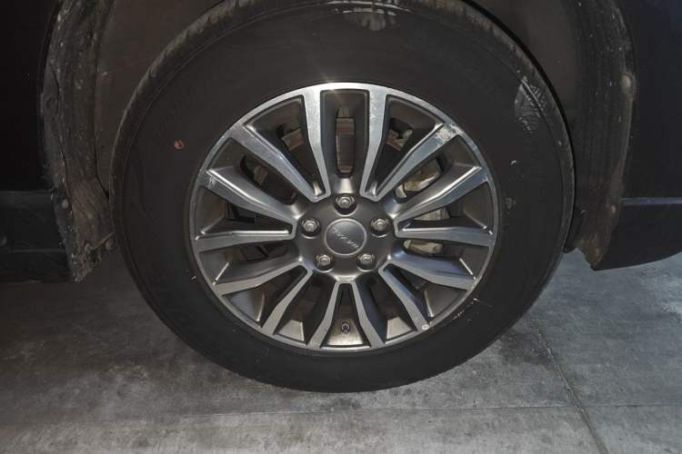 Used Haval H6 2017 Blue Label Sport Edition 1.5T Automatic Two-Wheel Drive Luxury Model Right Front Wheel Hub
