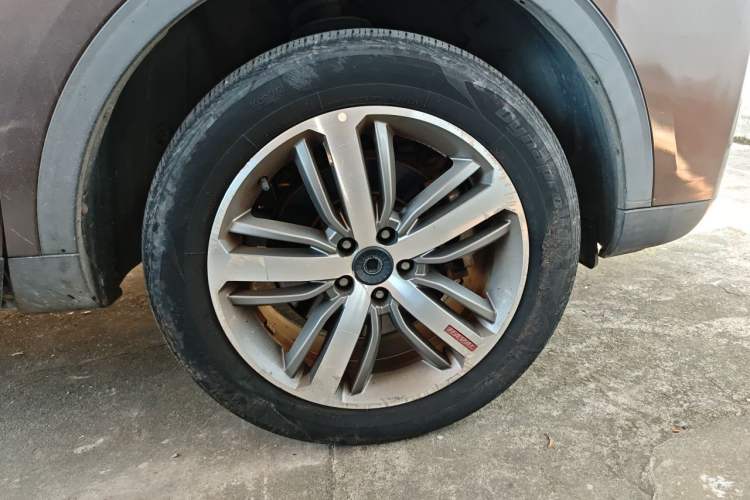 Used Haval H6 2017 Red Label 2.0T Automatic Two-Wheel Drive ZhiShang Model Right Front Wheel Hub