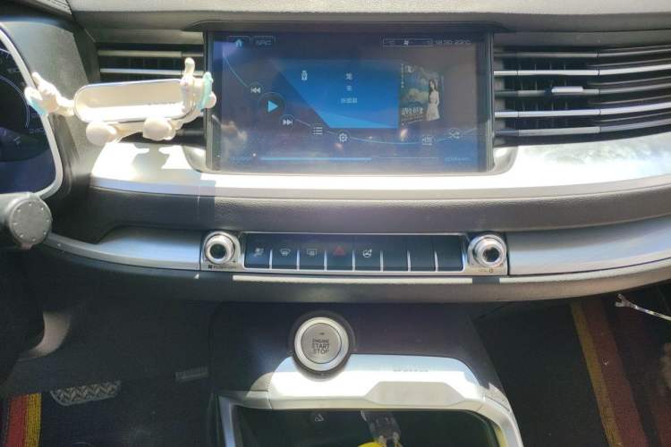 Used Haval H6 2017 Blue Label 2.0T Automatic Two-Wheel Drive Smart Edition Audio And AC Panel