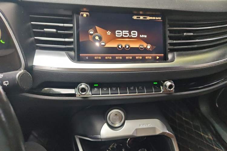 Used Haval H6 2017 Red-Label 2.0T Automatic Two-Wheel Drive Leading Edition Audio And AC Panel