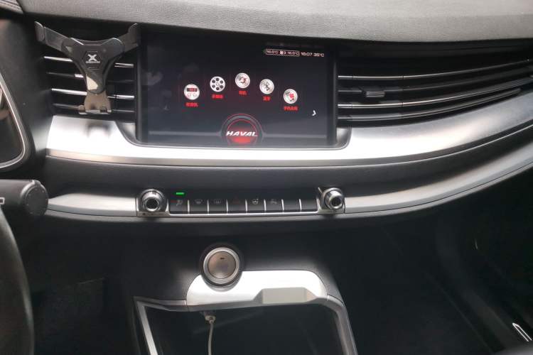 Used Haval H6 2017 Red Label 2.0T Automatic Two-Wheel Drive ZhiShang Model Audio And AC Panel