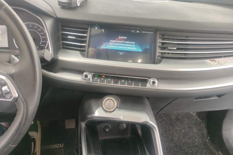 Used Haval H6 2017 Red Label 2.0T Automatic Two-Wheel Drive ZhiShang Model Audio And AC Panel