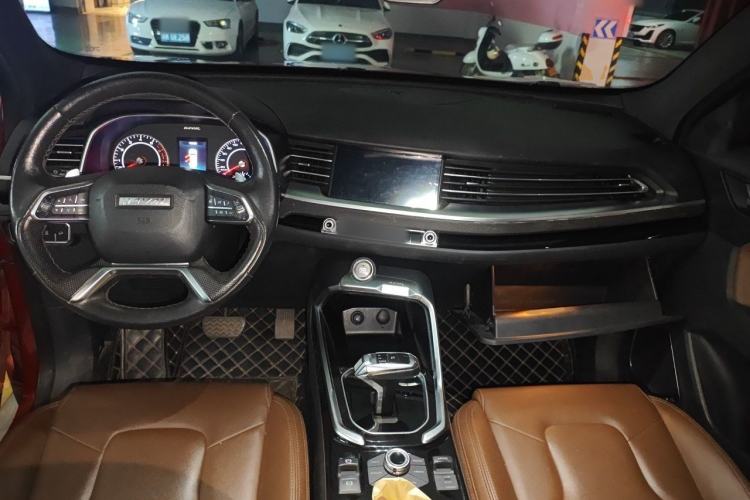 Used Haval H6 2017 Red Label 2.0T Automatic Two-Wheel Drive ZhiShang Model Center Console