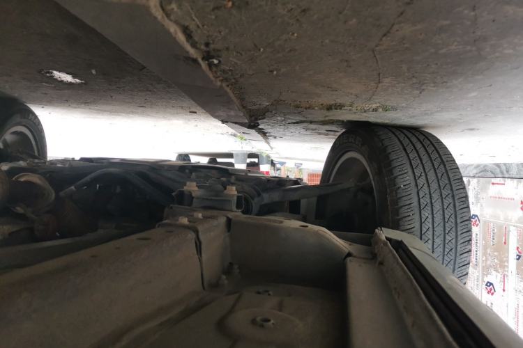 Used Haval H6 2017 Red Label 2.0T Automatic Two-Wheel Drive ZhiShang Model Chassis Front Left