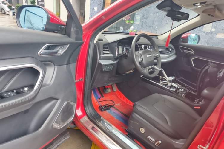 Used Haval H6 2017 Red Label 2.0T Automatic Two-Wheel Drive ZhiShang Model Driver Seat