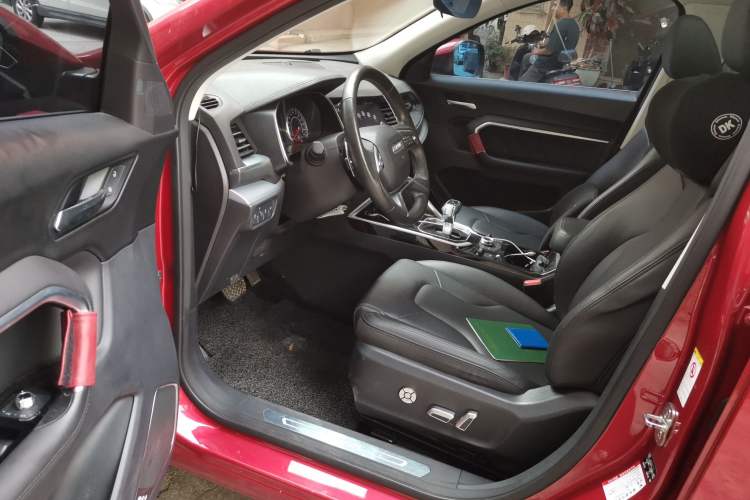 Used Haval H6 2017 Red Label 2.0T Automatic Two-Wheel Drive ZhiShang Model Driver Seat