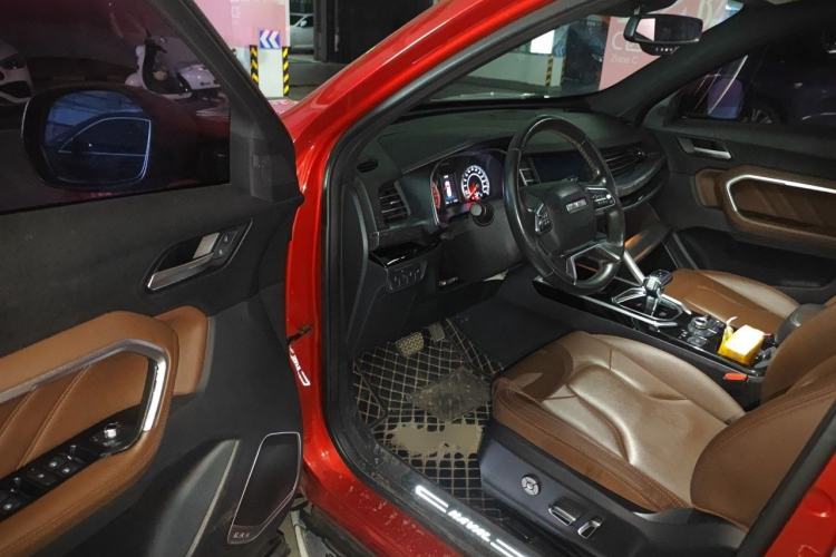 Used Haval H6 2017 Red Label 2.0T Automatic Two-Wheel Drive ZhiShang Model Driver Seat